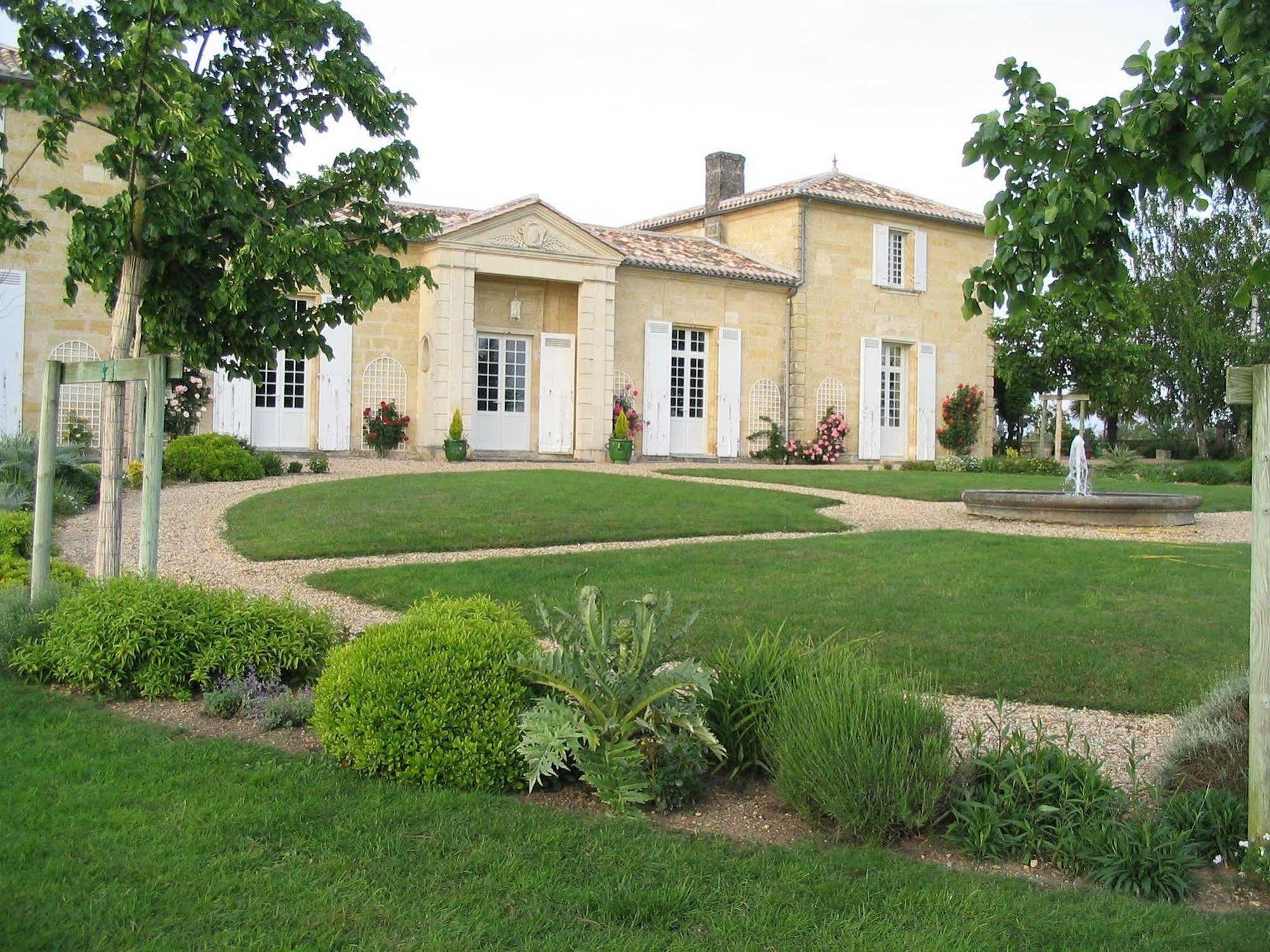 Chateau Belles Graves Bed & Breakfast Pomérols Dış mekan fotoğraf