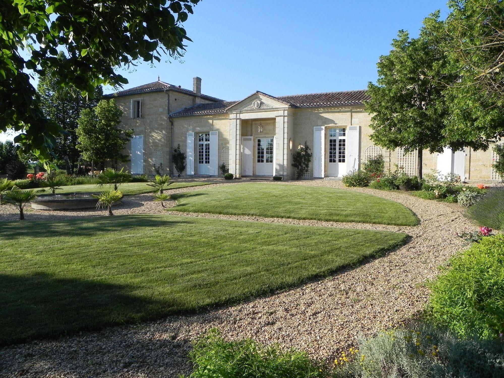 Chateau Belles Graves Bed & Breakfast Pomérols Dış mekan fotoğraf